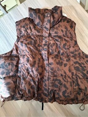 Old Navy Leopard Print Puffer Vest in Brown and Black - size 2X- NWT